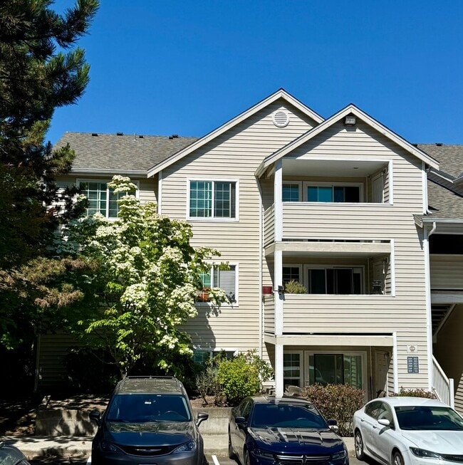 Building Photo - Burien Condo Unit 309