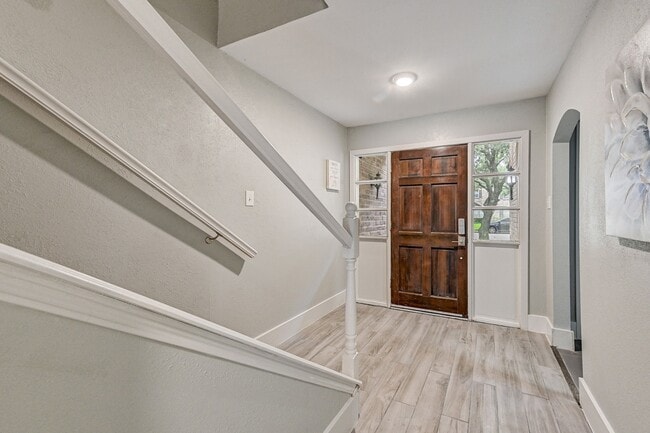 Building Photo - 13194 Trail Hollow Dr Rental