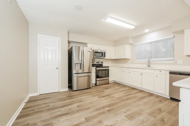 Photo - 4911 Larksong Ln