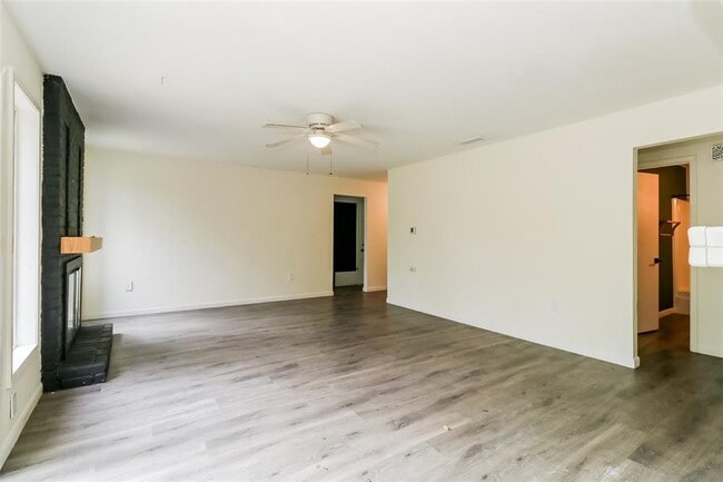 Photo - 2803 Cornish Cir