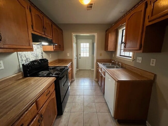 Photo - Renovated 3 Bedroom 2 Bath Townhome for Rent!