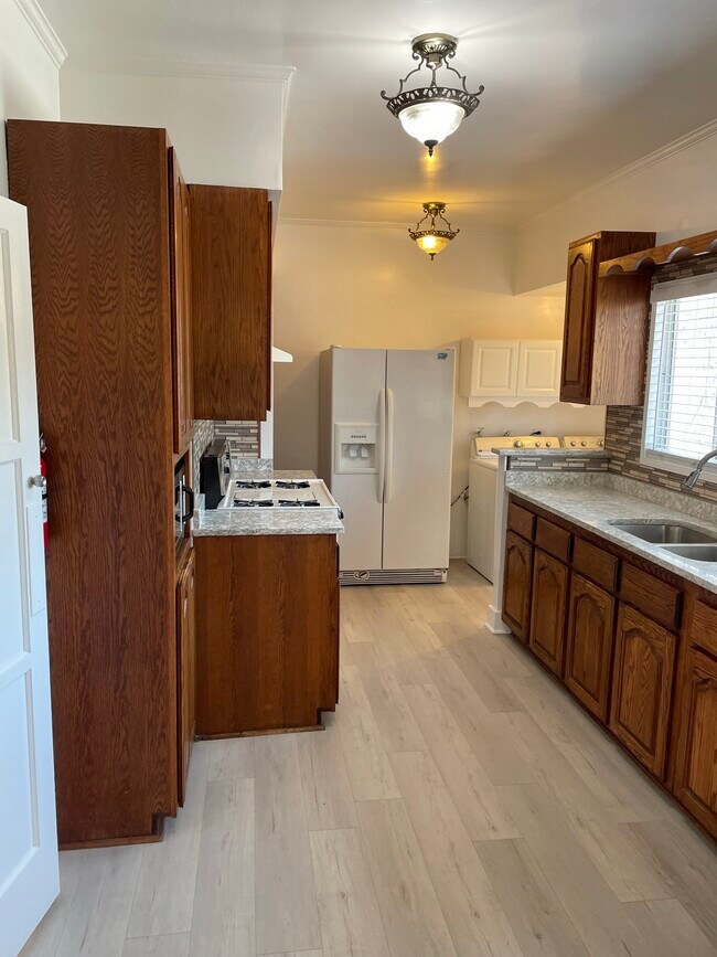 Photo - 2211 S Budlong Ave