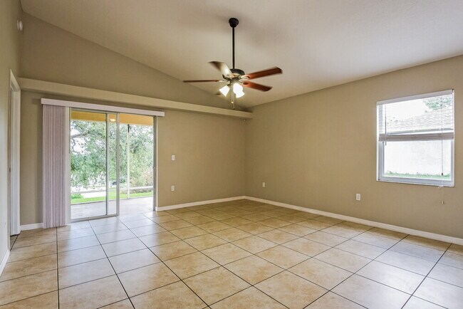 1378 Willow Crest Dr