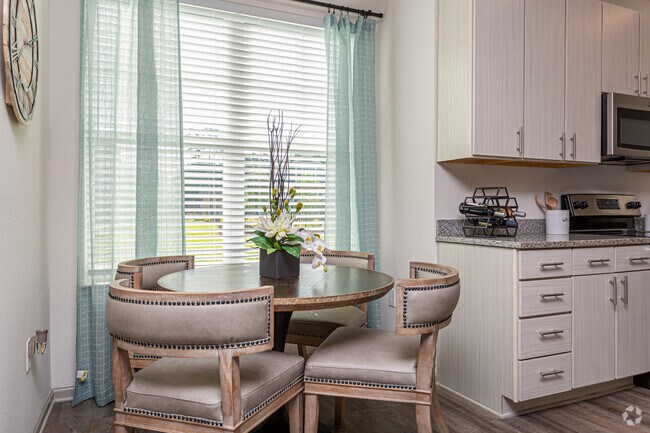 2 BR, 2 BA - 1170 SF