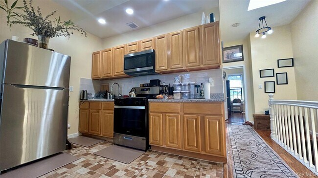 Photo - 844 Hancock St