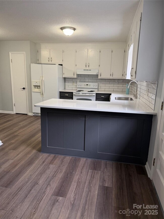 Photo - 609 Catawba Cir N