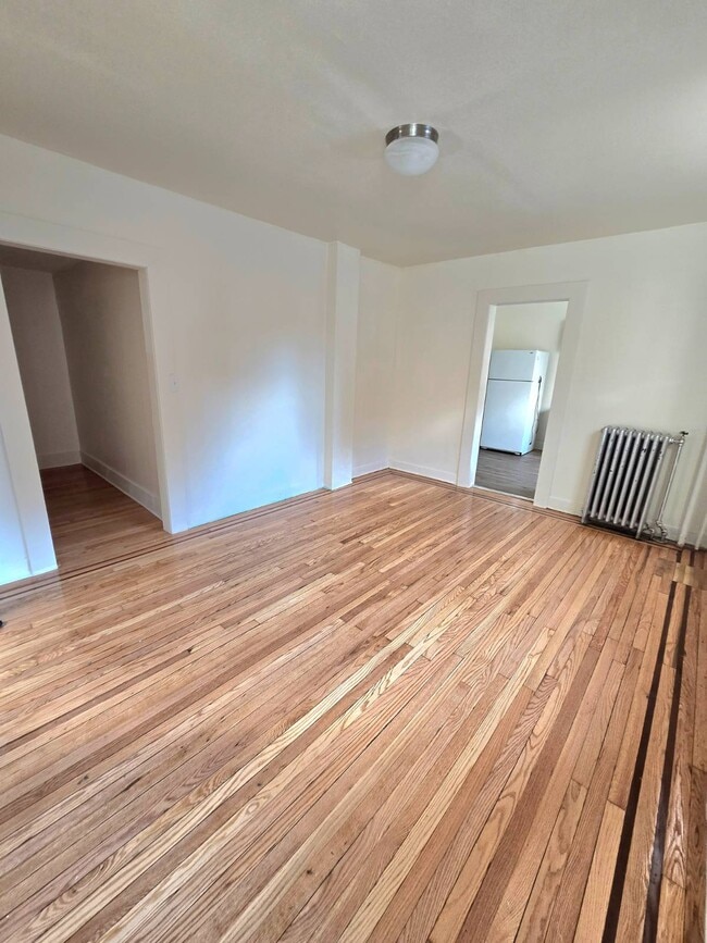 Photo - 40-21 67th St