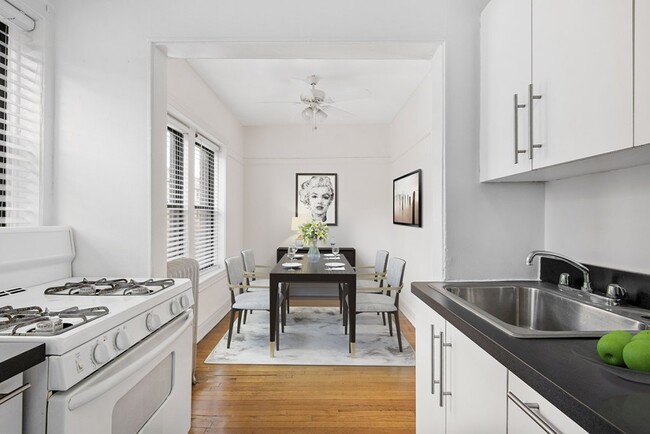 Building Photo - 634 - 42 W. Cornelia Rental