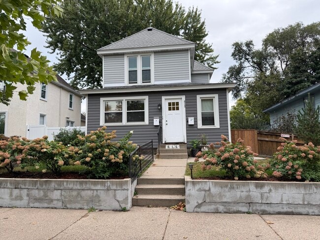 Building Photo - 615 Taylor St NE Unit 615 Taylor St #2