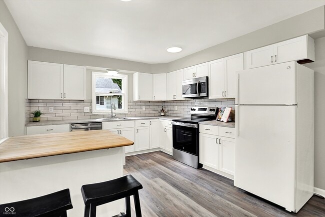 Photo - 303 E 4th St