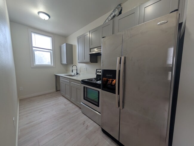 Photo - 1922 Commercial St NE