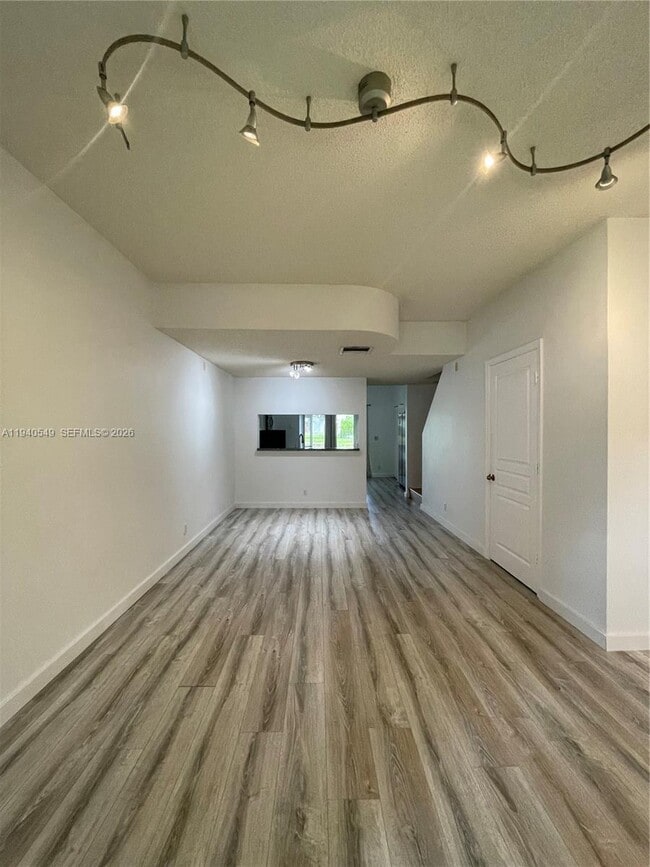 Photo - 207 Mallory Ct