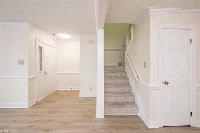 Photo - 670 Lord Dunmore Dr