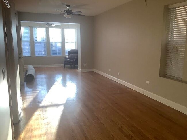 Photo - 4716 N Sawyer Ave Unit 1F