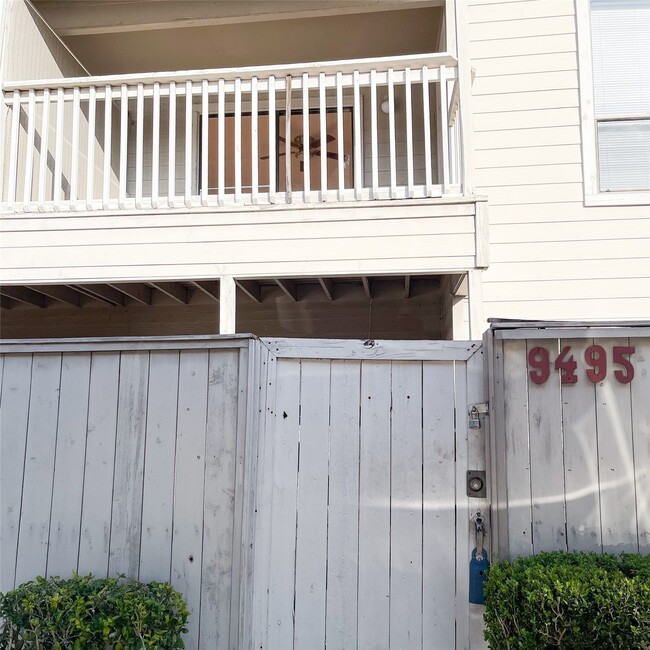 Building Photo - 9495 Pagewood Ln Unit 9495