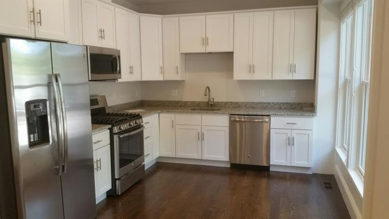 Newly renovated townhome in Newton!! - Newly renovated townhome in Newton!!