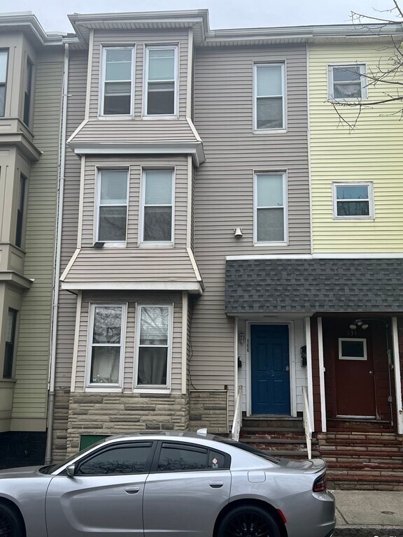 Photo - 133 Havre St Apartment Unit 1