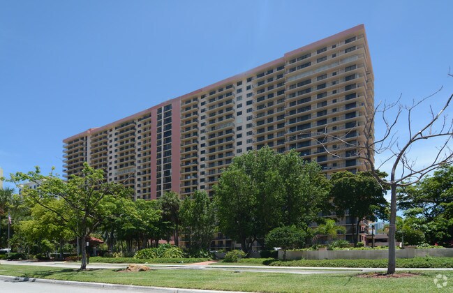 Primary Photo - Winston Towers 600