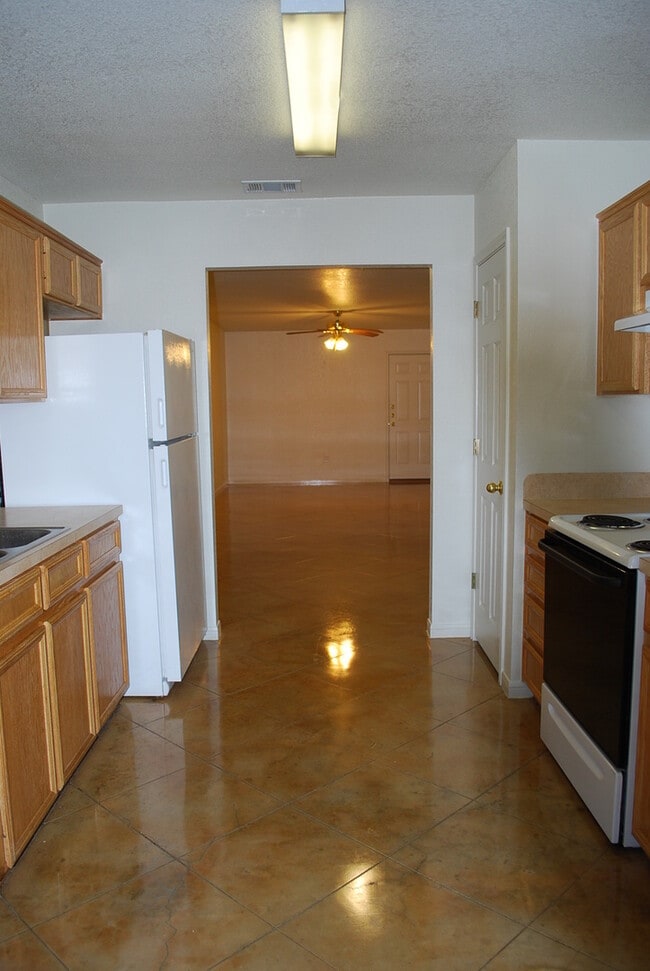 Photo - 915 Maplewood Dr Unit B-STILL OCCUPIED BY RESIDENT