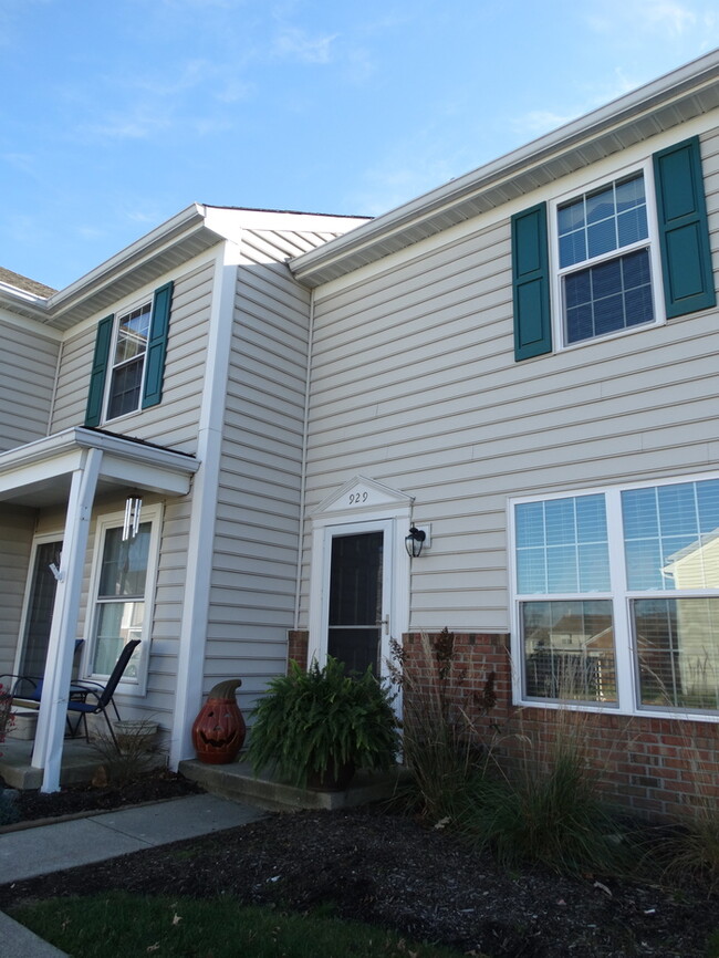 Building Photo - Beautifully remodeled 2BD, 2.5BA, Polaris ... Rental