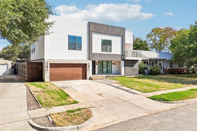 3889 Davila Dr