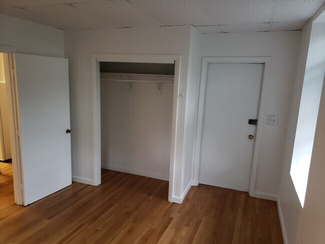 Building Photo - 187 Strathmore Rd Rental