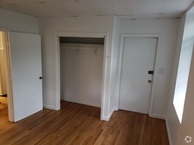 Building Photo - 187 Strathmore Rd Rental