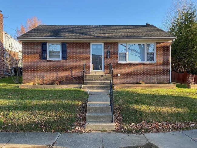 Photo - 525 Hilton Dr