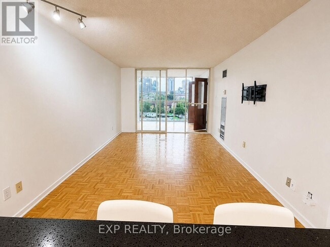 Photo - 15 Maitland Pl Unit 705