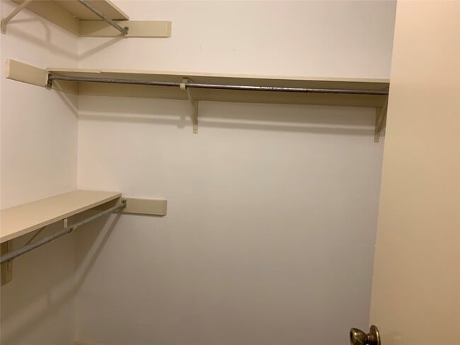 Building Photo - 10710 Sagebluff Dr Rental