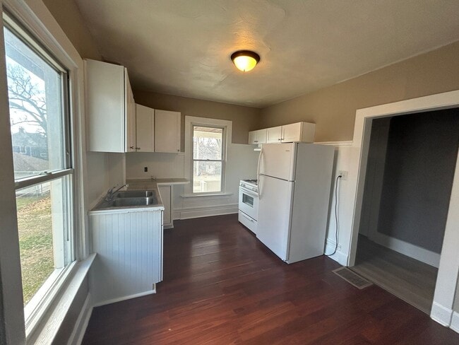 Photo - 925 E 14th St Unit 925 1/2