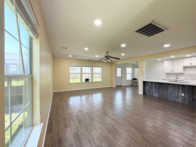 Photo - 910 Staffordale Manor Ln