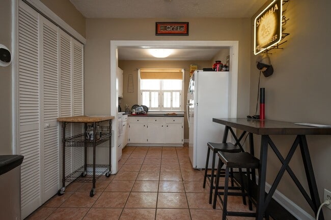 Photo - 935 Baxter St