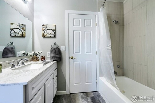 Shared full bathroom