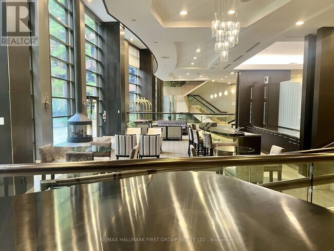 Photo - 33 Sheppard Ave E