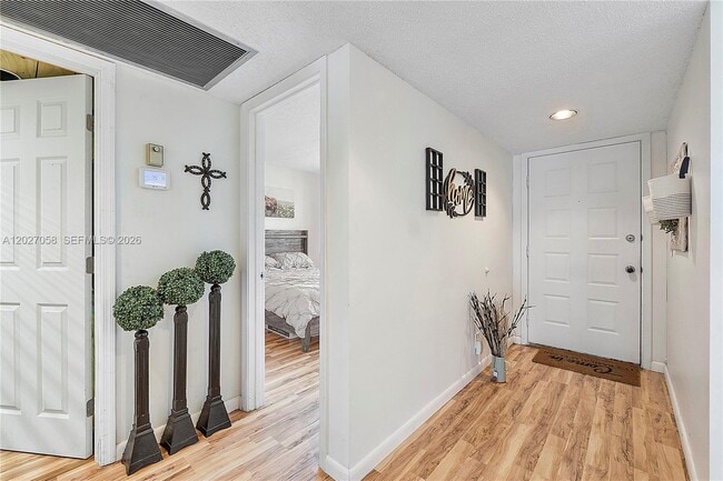 Photo - 12901 SW 15th Ct Unidad 208V