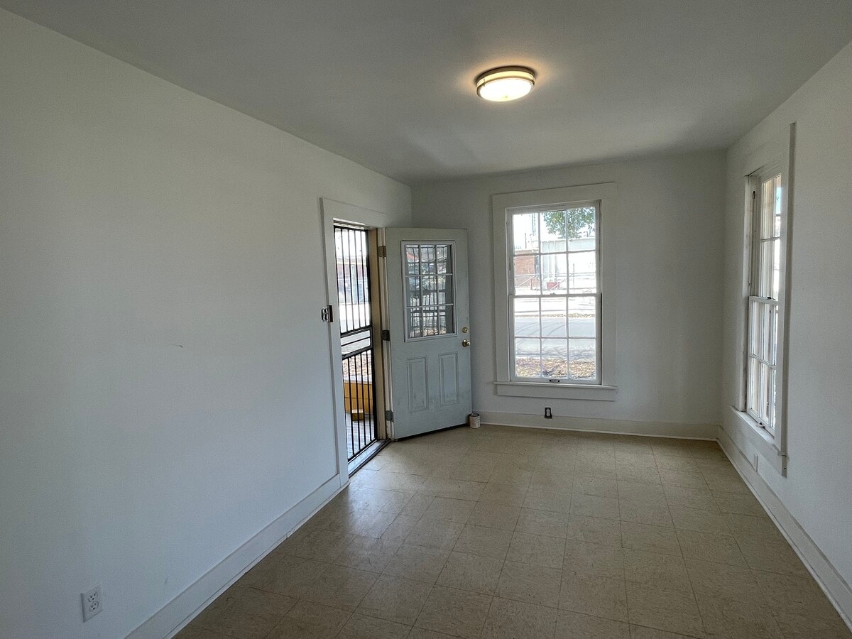 Photo - 1822 N Comal