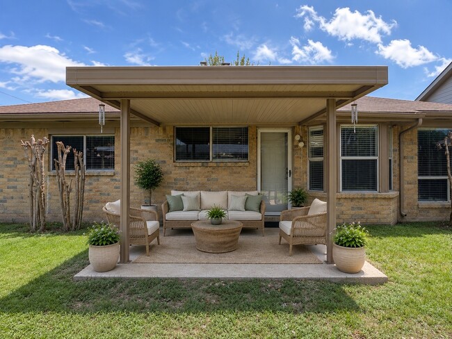 Photo - 1206 Park Knoll Ln