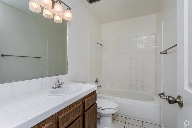 2BD, 1BA - 900SF - Bathroom