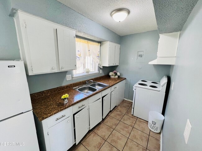 Photo - 8921 Kenneth St