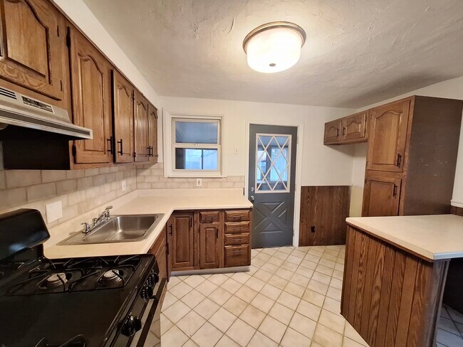 Photo - 991 Loucks Pl