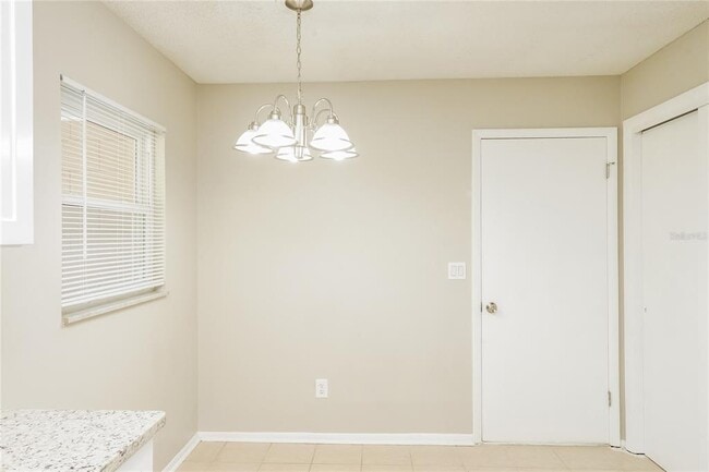 Photo - 913 Redwood Ct