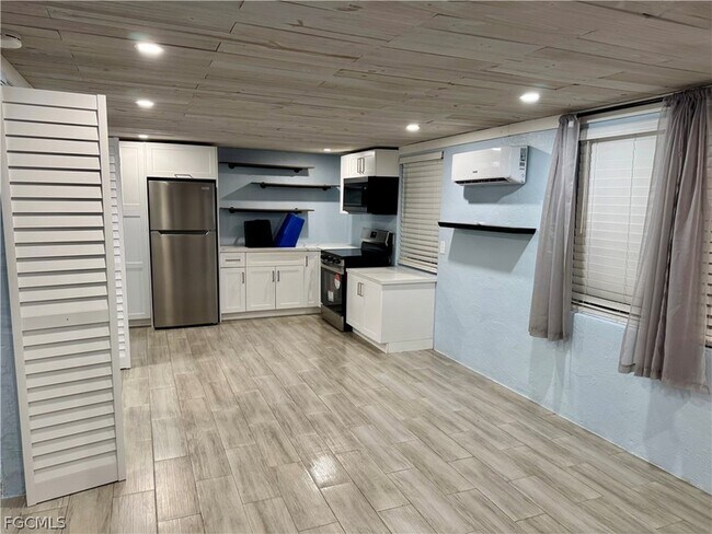 Building Photo - 2566 Second St Unit A