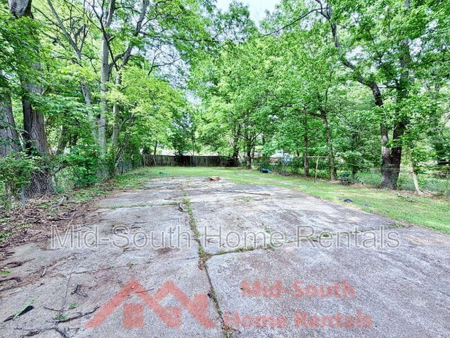 Photo - 452 Delta Rd