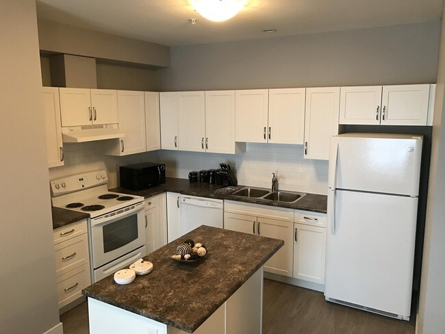 Photo - 10307-10112 112 St