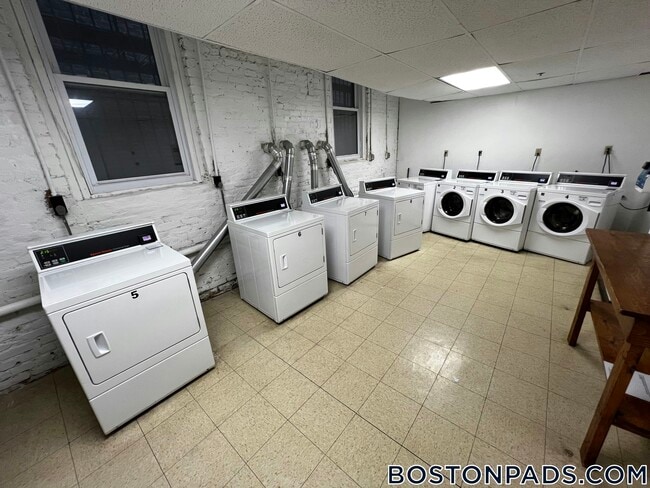 31 Queensberry St Unit 12A