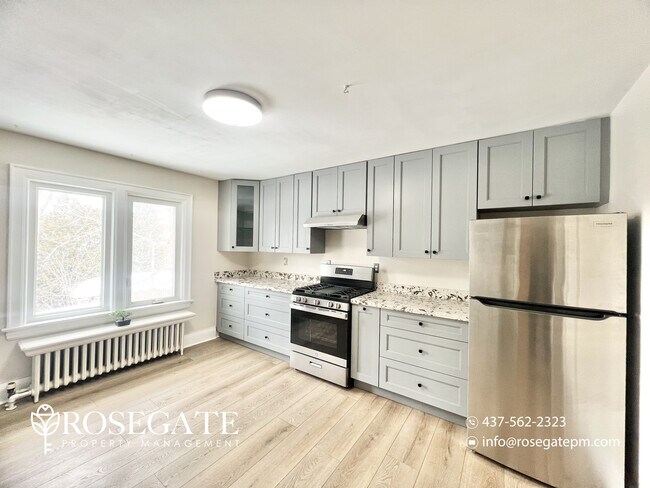 Photo - Spacious 3-Bedroom Multiplex Unit with Balcony & Parking in Kitchener (Pet-Friendly) Unité 1