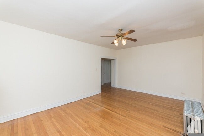 Photo - 1831 W Foster Ave