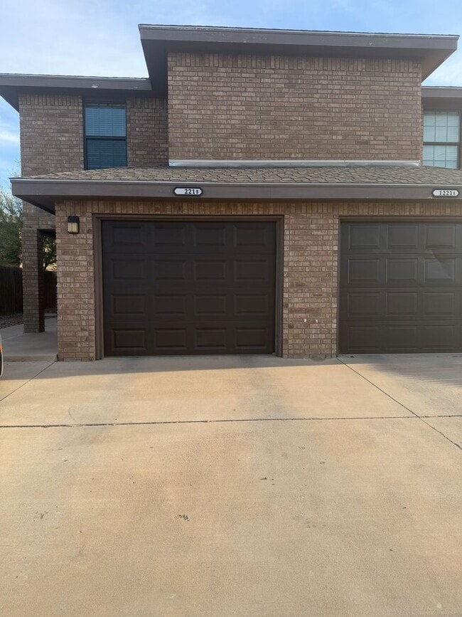 Building Photo - 1221 E 14th St Unit B