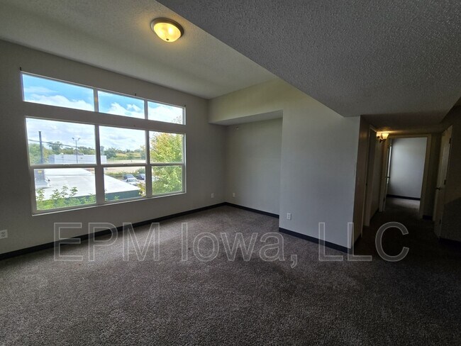 Photo - 60 Miller Ave SW